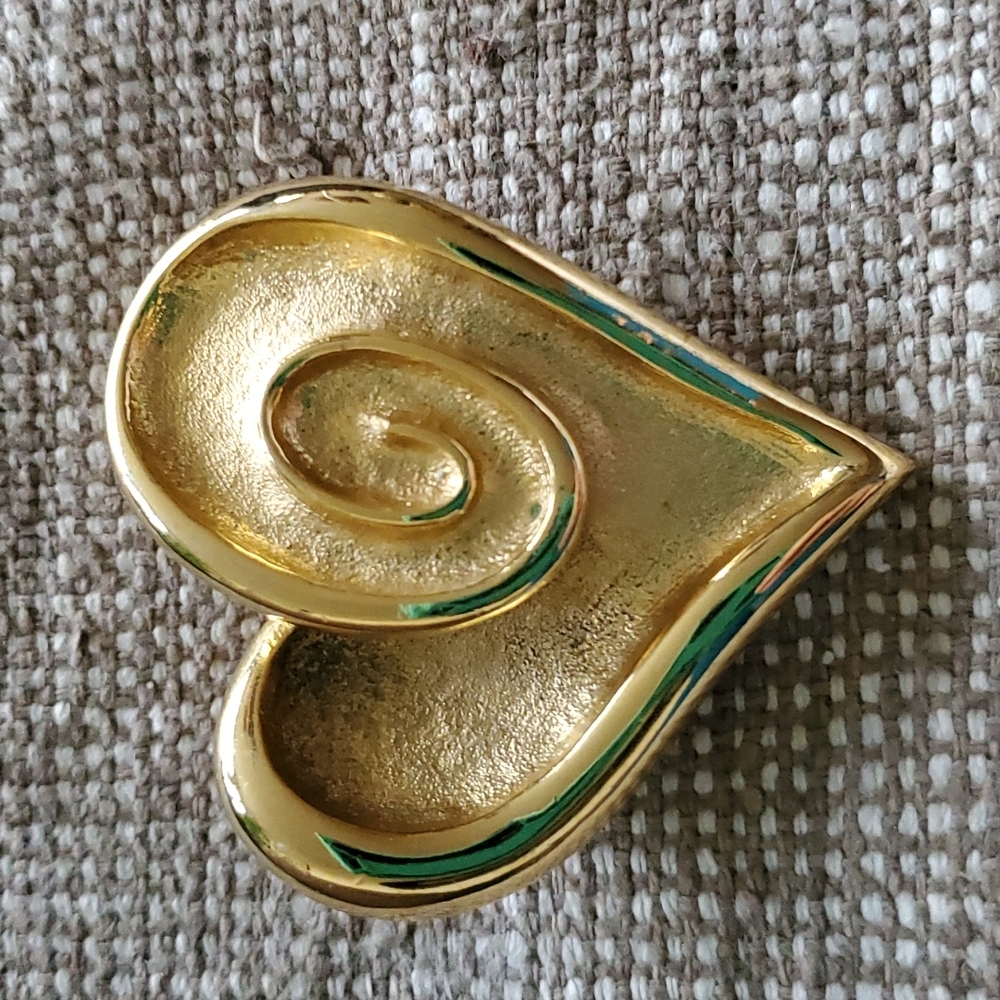 Vintage Couture 80s Goldtone Heart Brooch